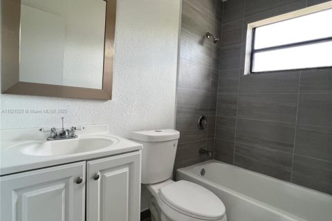 Купить коммерческую недвижимость в Майами, Флорида 334.08м2, № 1975777 - фото 16