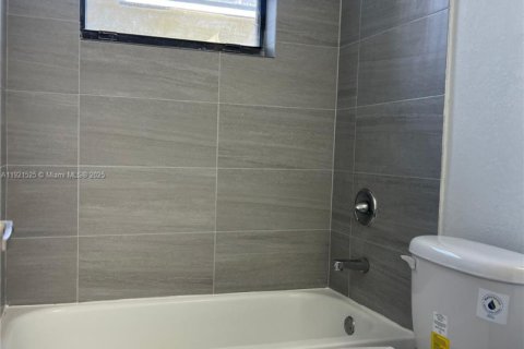 Купить коммерческую недвижимость в Майами, Флорида 334.08м2, № 1975777 - фото 21