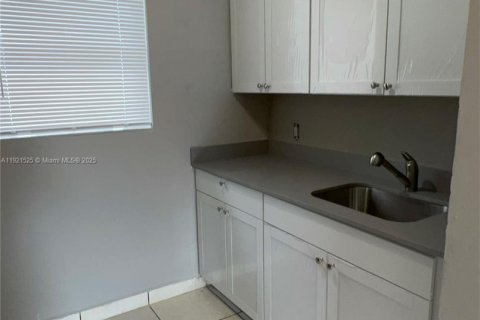 Купить коммерческую недвижимость в Майами, Флорида 334.08м2, № 1975777 - фото 5