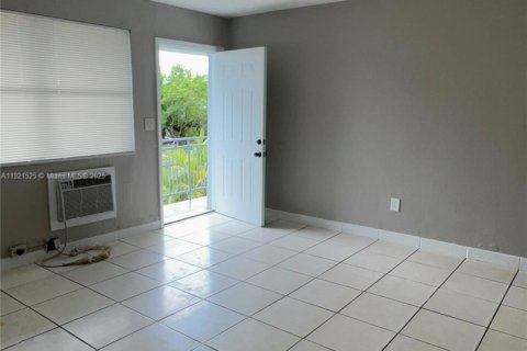 Купить коммерческую недвижимость в Майами, Флорида 334.08м2, № 1975777 - фото 14