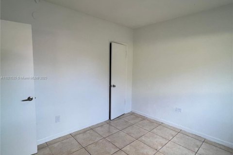 Купить коммерческую недвижимость в Майами, Флорида 334.08м2, № 1975777 - фото 17