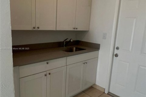 Купить коммерческую недвижимость в Майами, Флорида 334.08м2, № 1975777 - фото 12