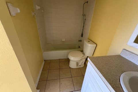 Condo in Bradenton, Florida, 1 bedroom  № 1901937 - photo 7