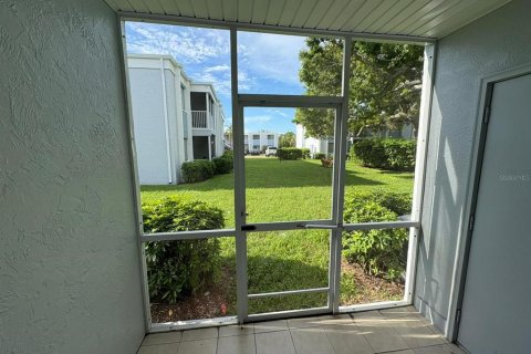 Condo in Bradenton, Florida, 1 bedroom  № 1901937 - photo 10