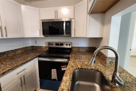 Купить кондоминиум в Санрайз, Флорида 2 спальни, № 1920545 - фото 5