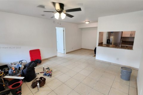 Купить кондоминиум в Санрайз, Флорида 2 спальни, № 1920545 - фото 2