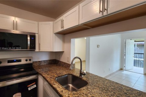Купить кондоминиум в Санрайз, Флорида 2 спальни, № 1920545 - фото 4