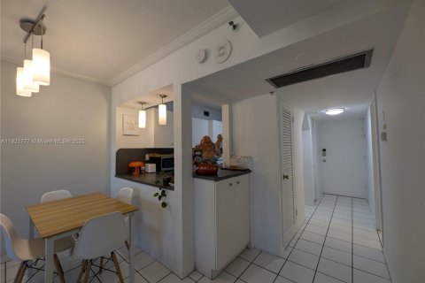 Studio in the Condo in Miami Beach, Florida № 1975704 - photo 18