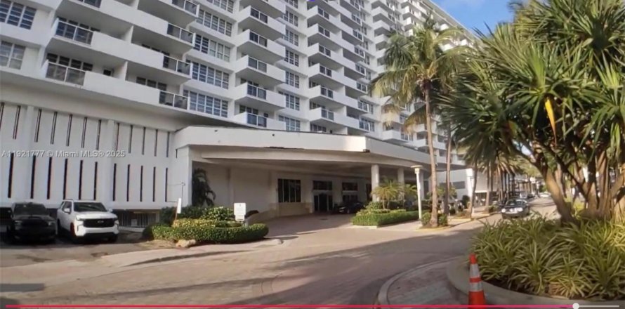 Studio in the Condo in Miami Beach, Florida № 1975704