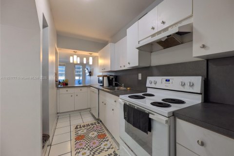 Studio in the Condo in Miami Beach, Florida № 1975704 - photo 15