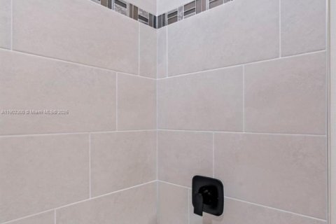 House in Oakland Park, Florida 3 bedrooms, 180.32 sq.m. № 1953902 - photo 28