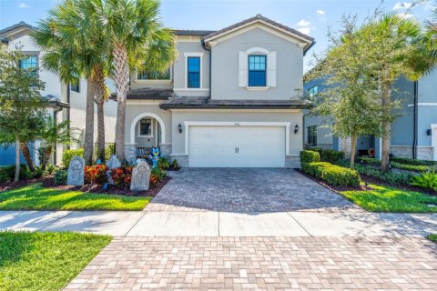 House in Oakland Park, Florida 3 bedrooms, 180.32 sq.m. № 1953902 - photo 1