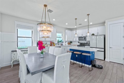 House in Oakland Park, Florida 3 bedrooms, 180.32 sq.m. № 1953902 - photo 8