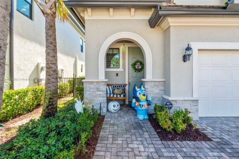 House in Oakland Park, Florida 3 bedrooms, 180.32 sq.m. № 1953902 - photo 2