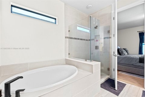 House in Oakland Park, Florida 3 bedrooms, 180.32 sq.m. № 1953902 - photo 20