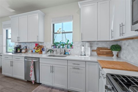 House in Oakland Park, Florida 3 bedrooms, 180.32 sq.m. № 1953902 - photo 13