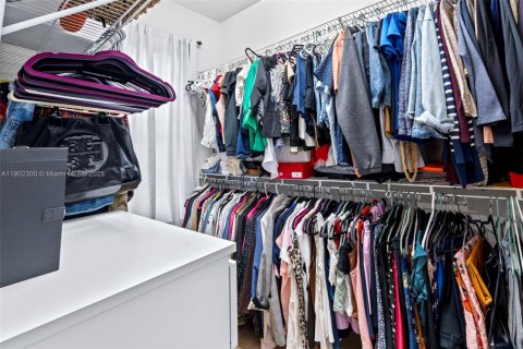 House in Oakland Park, Florida 3 bedrooms, 180.32 sq.m. № 1953902 - photo 18