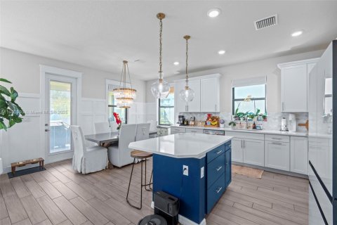 House in Oakland Park, Florida 3 bedrooms, 180.32 sq.m. № 1953902 - photo 7