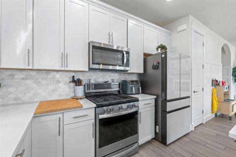 House in Oakland Park, Florida 3 bedrooms, 180.32 sq.m. № 1953902 - photo 12