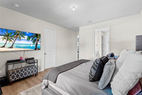 House in Oakland Park, Florida 3 bedrooms, 180.32 sq.m. № 1953902 - photo 17