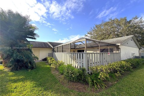 Villa ou maison à louer à St. Lucie, Floride: 2 chambres, 118.91 m2 № 2007963 - photo 26