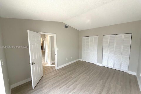 Villa ou maison à louer à St. Lucie, Floride: 2 chambres, 118.91 m2 № 2007963 - photo 8