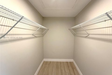 Villa ou maison à louer à St. Lucie, Floride: 2 chambres, 118.91 m2 № 2007963 - photo 17