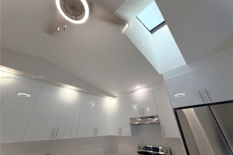 Villa ou maison à louer à St. Lucie, Floride: 2 chambres, 118.91 m2 № 2007963 - photo 11