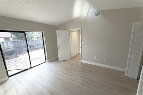 Villa ou maison à louer à St. Lucie, Floride: 2 chambres, 118.91 m2 № 2007963 - photo 7