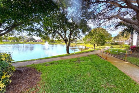 Villa ou maison à louer à St. Lucie, Floride: 2 chambres, 118.91 m2 № 2007963 - photo 19