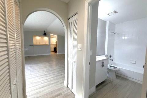 Villa ou maison à louer à St. Lucie, Floride: 2 chambres, 118.91 m2 № 2007963 - photo 9