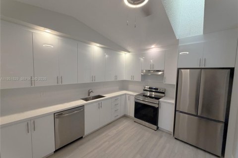 Villa ou maison à louer à St. Lucie, Floride: 2 chambres, 118.91 m2 № 2007963 - photo 2