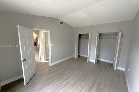 Villa ou maison à louer à St. Lucie, Floride: 2 chambres, 118.91 m2 № 2007963 - photo 6