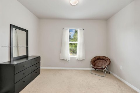 House in Lehigh Acres, Florida 4 bedrooms, 169.83 sq.m. № 1870010 - photo 28