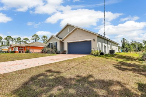 House in Lehigh Acres, Florida 4 bedrooms, 169.83 sq.m. № 1870010 - photo 7