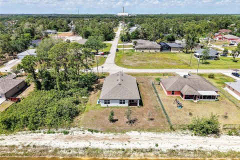House in Lehigh Acres, Florida 4 bedrooms, 169.83 sq.m. № 1870010 - photo 4