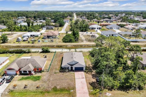House in Lehigh Acres, Florida 4 bedrooms, 169.83 sq.m. № 1870010 - photo 6