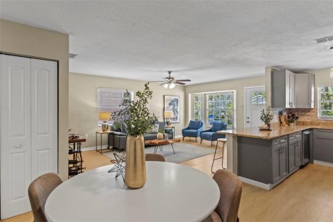 Villa ou maison à vendre à Tampa, Floride: 3 chambres, 106.84 m2 № 2316808 - photo 11