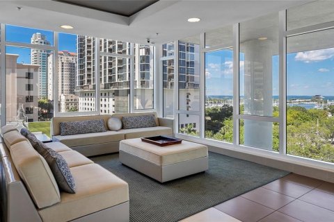 Condominio en alquiler en Saint Petersburg, Florida, 1 dormitorio, 79.8 m2 № 2106089 - foto 30