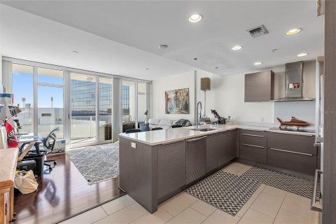 Condominio en alquiler en Saint Petersburg, Florida, 1 dormitorio, 79.8 m2 № 2106089 - foto 3