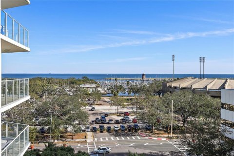 Condominio en alquiler en Saint Petersburg, Florida, 1 dormitorio, 79.8 m2 № 2106089 - foto 16