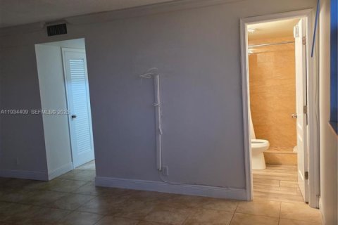 Copropriété à vendre à Hollywood, Floride: 2 chambres, 123.75 m2 № 1994208 - photo 22