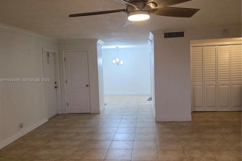 Copropriété à vendre à Hollywood, Floride: 2 chambres, 123.75 m2 № 1994208 - photo 10