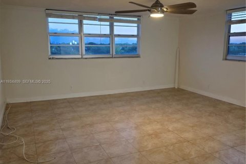 Copropriété à vendre à Hollywood, Floride: 2 chambres, 123.75 m2 № 1994208 - photo 7