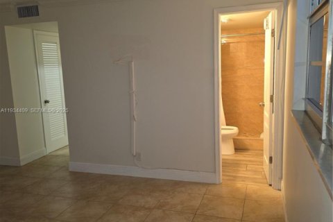 Copropriété à vendre à Hollywood, Floride: 2 chambres, 123.75 m2 № 1994208 - photo 17