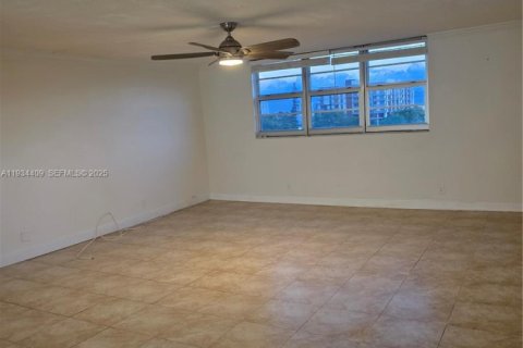 Copropriété à vendre à Hollywood, Floride: 2 chambres, 123.75 m2 № 1994208 - photo 11