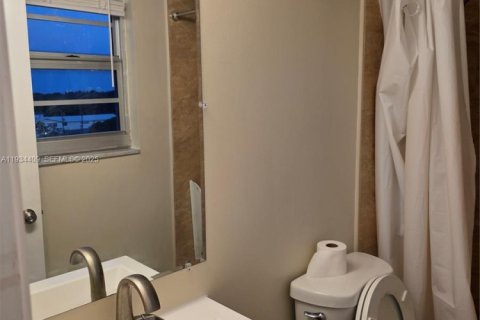 Copropriété à vendre à Hollywood, Floride: 2 chambres, 123.75 m2 № 1994208 - photo 19