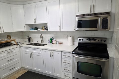 Copropriété à vendre à Hollywood, Floride: 2 chambres, 123.75 m2 № 1994208 - photo 2