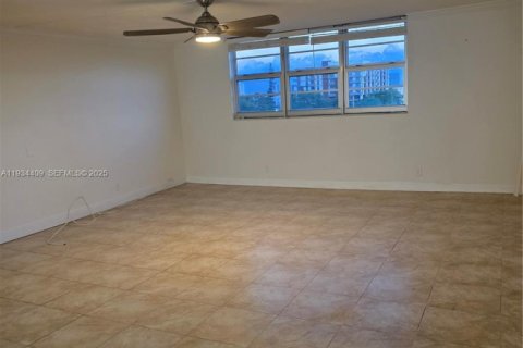 Copropriété à vendre à Hollywood, Floride: 2 chambres, 123.75 m2 № 1994208 - photo 12