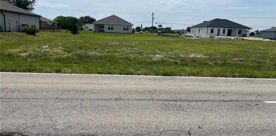 Land in Cape Coral, Florida № 2258583